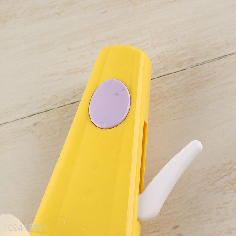 New style hand crank fan for travel use